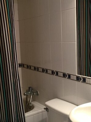 Apartamento família | Banheiro | Chuveiro 