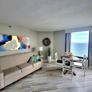 Smart TV - 1510 Pearl on the Beach. Pet Friendly. Oceanfront. (Myrtle Beach)