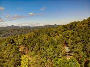 A forested mountain area with a cabin. - Great Mountain Views, Family Friendly, Hot tub, 5 miles to Downtown Blue Ridge (Blue Ridge)