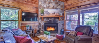 Great Mountain Views, Family Friendly, Hot tub, 5 miles to Downtown Blue Ridge