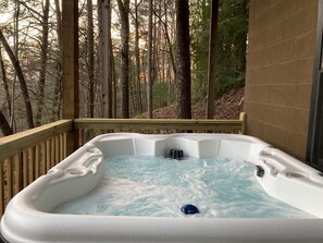 Outdoor spa tub - Great Mountain Views, Family Friendly, Hot tub, 5 miles to Downtown Blue Ridge (Blue Ridge)