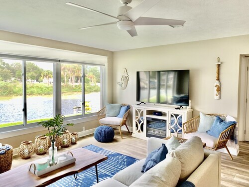 Waterfront 1st floor 2/2 condo with a view of Hunter Springs, Crystal River