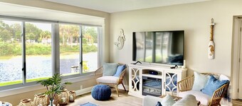 Waterfront 1st floor 2/2 condo with a view of Hunter Springs, Crystal River