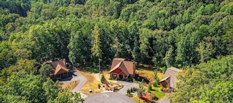 Cozy Cottage minutes from Wineries & 5 miles to Dahlonega Square