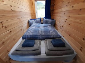 ベーシック ダブルルーム エンスイート (Glamping Pod) | 客室ごとに異なるインテリア