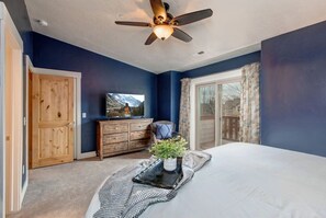 4 bedrooms, desk, iron/ironing board, travel cot