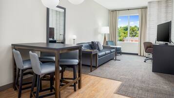 Desk, laptop workspace, iron/ironing board, free WiFi