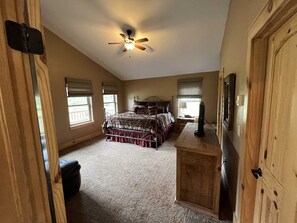 4 bedrooms, internet, bed sheets