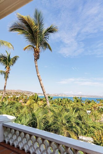 Peaceful Palmilla Ocean View Oasis Steps to Beach