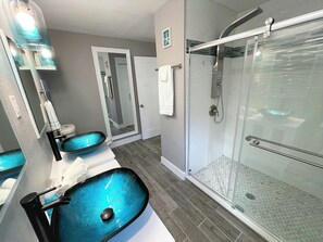 Shower, hair dryer, towels, soap - Ready to enjoy again!  Everything is new!  Rebuilt in early 2025. (Fort Myers Beach)