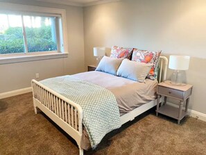 4 bedrooms, iron/ironing board, free WiFi, bed sheets