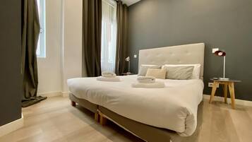 1 slaapkamer, een strijkplank/strijkijzer, internet, beddengoed