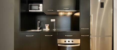 Fridge, microwave, oven, coffee/tea maker