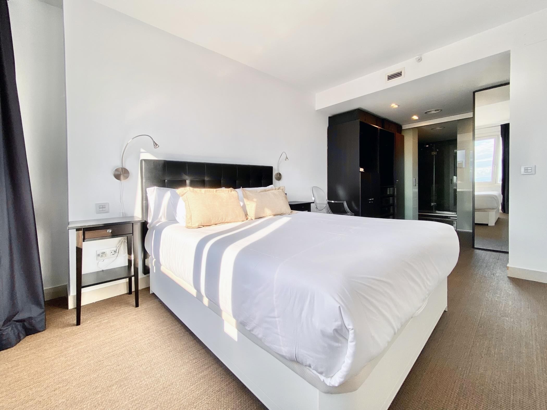 1 habitación, tabla de planchar con plancha, internet y ropa de cama 