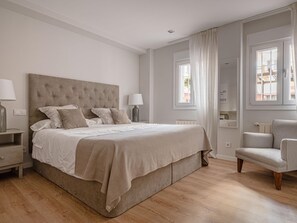 1 slaapkamer, een strijkplank/strijkijzer, internet, beddengoed