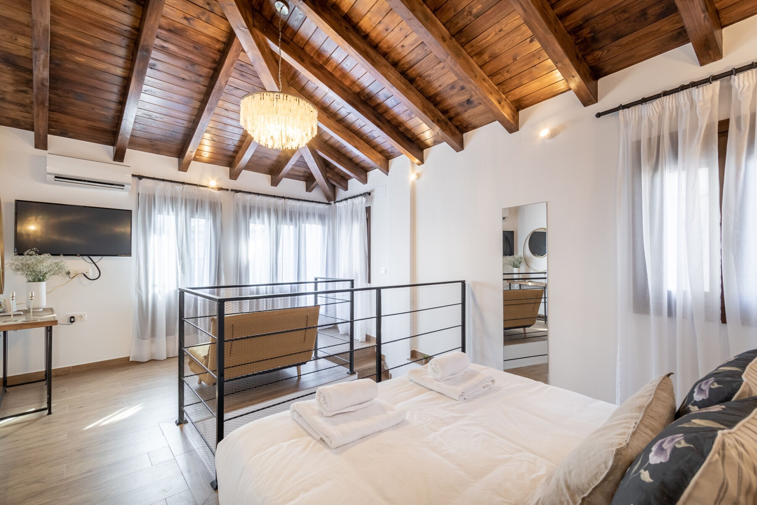 3 slaapkamers, een strijkplank/strijkijzer, gratis wifi, beddengoed