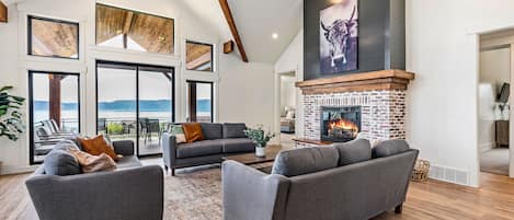 TV connectée, cheminée, baby-foot, table de tennis de table