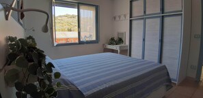 2 Schlafzimmer, Schreibtisch, Bügeleisen/Bügelbrett, kostenloses WLAN