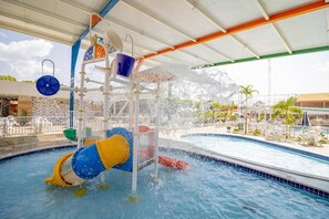 4 piscines extérieures