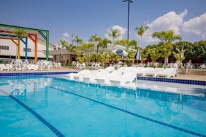 4 piscines extérieures