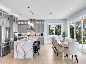 電子レンジ、オーブン、コンロ、食器洗い機