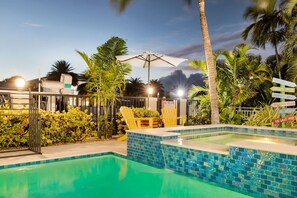 A heated pool - Elev • 5BR/8BA • Game Room • 75’ Deep Canal Dock • Ice Maker • Kayaks • Bikes (Key Colony Beach)