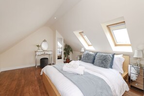 9 slaapkamers, een strijkplank/strijkijzer, wifi, beddengoed