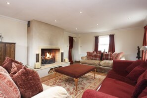 TV, offices - Greenknowes Estate Farmhouse and Lodge (Blairadam)