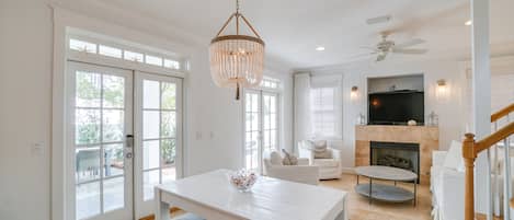 Casa rural estàndard, 2 dormitoris, al costat de la platja | Cuina privada | Frigorífic gran, microones, forn i placa de cuina