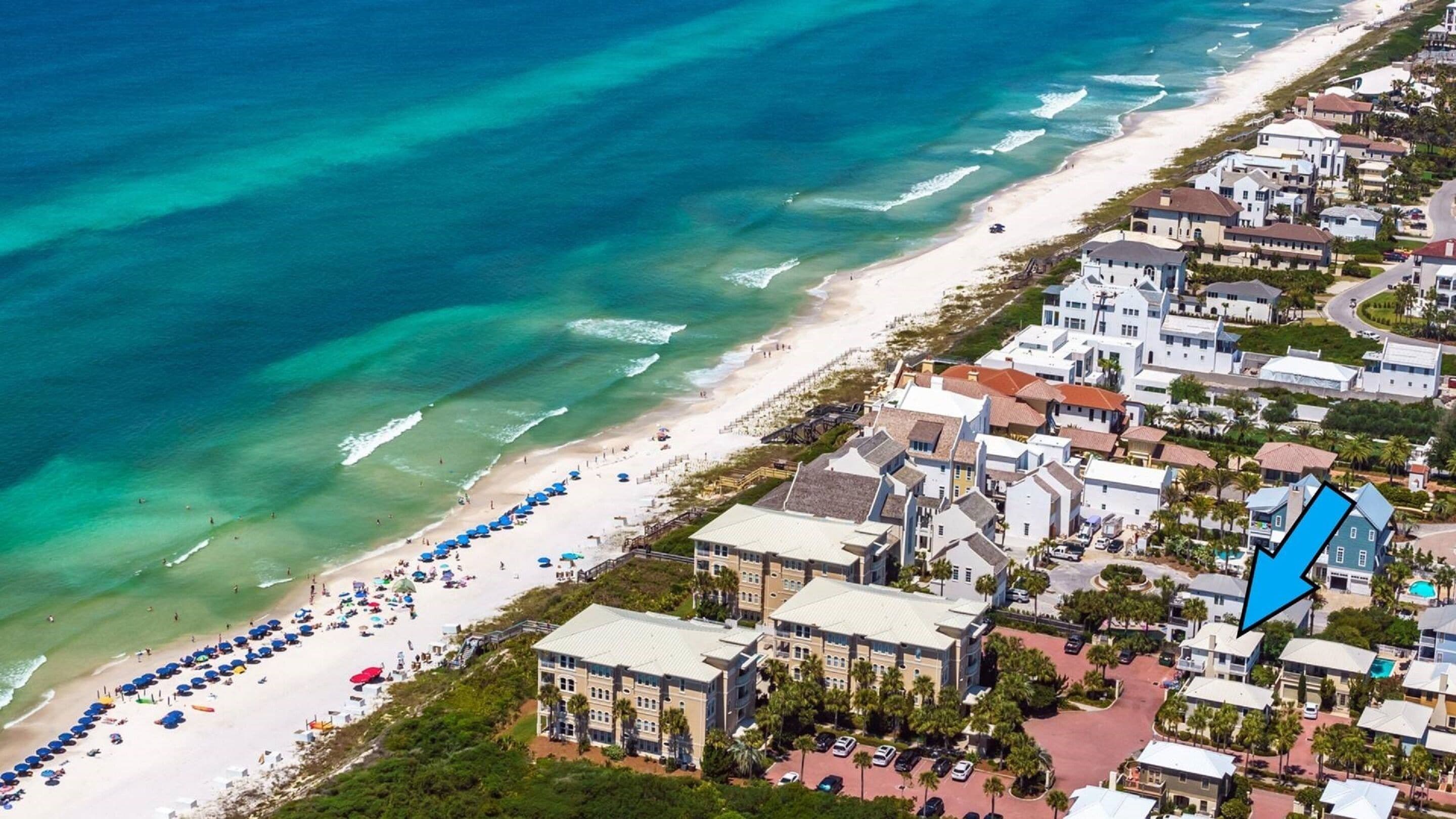 位於海灘上、白沙