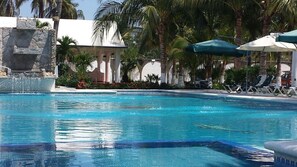 Kolam renang outdoor