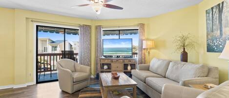 Huoneisto | Oleskelualue | 36–tuumainen LCD-televisio, jossa kaapelikanavat