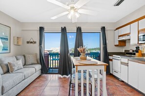 Microondas, cafetera/tetera