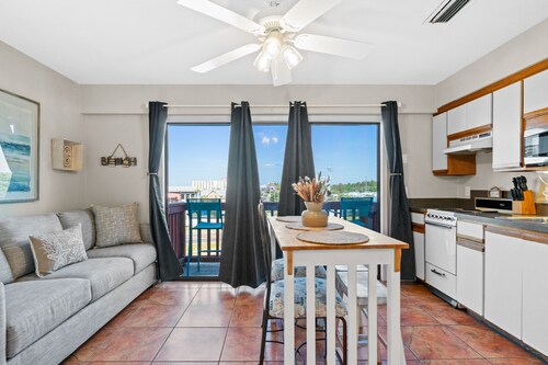 St Thomas Square By Panhandle Getaways