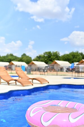 Piscine extérieure, piscine chauffée