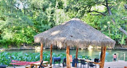 Waterfront Cabin with Kayaking, Paddle boarding, Pool, Hot Tub & more! - RC7