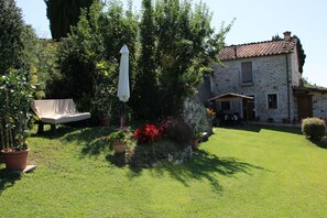 Property grounds - Country house with swimming pool and magnificent view and outdoor space (Lucca)