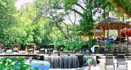 Romantic Getaway Cabin on Creek! Relax and unwind surrounded by nature! - RC23