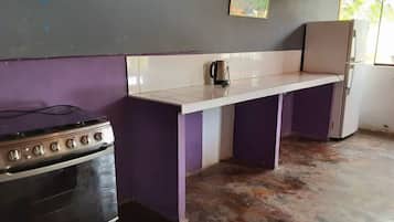 Refrigerador, horno, parrilla de estufa y lavavajillas