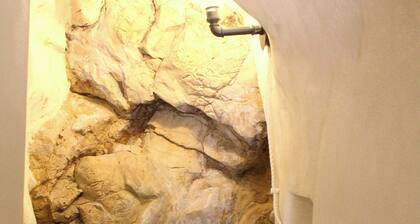 CA SIEMU private 2 floors tiny-house with double bed, kitchen and parking space