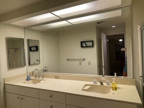 Combined shower/bathtub