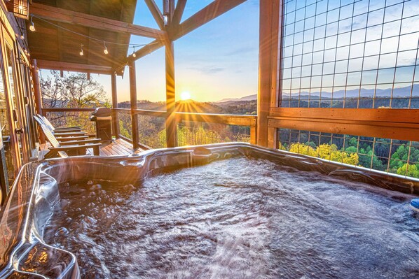 Outdoor spa tub