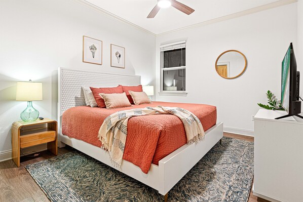 4 bedrooms, desk, iron/ironing board, travel cot