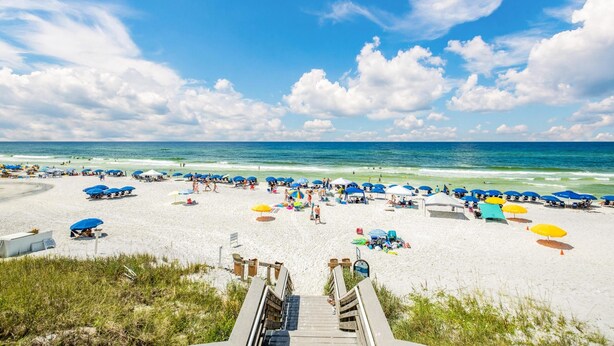A beach with a wooden walkway leading to the shore, featuring umbrellas and beach chairs. - Seagrove Highlands By Panhandle Getaways (Santa Rosa Beach)