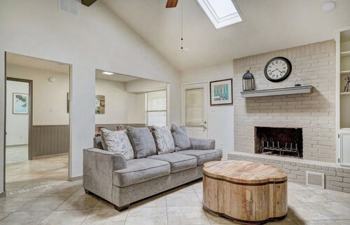 Hutto 4 BDRM GETAWAY HOME PERFECT FOR BUSINESS OR LEISURE.