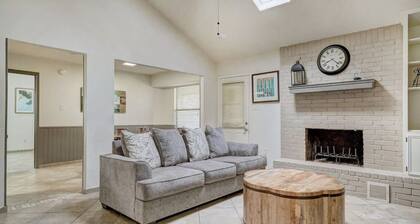 Hutto 4 BDRM GETAWAY HOME PERFECT FOR BUSINESS OR LEISURE.