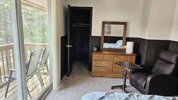 3 bedrooms, desk, iron/ironing board, free WiFi