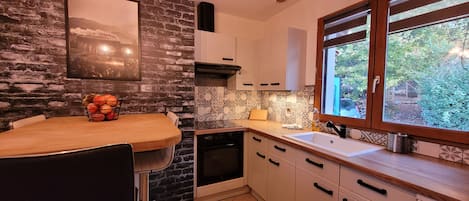 Fridge, microwave, oven, stovetop