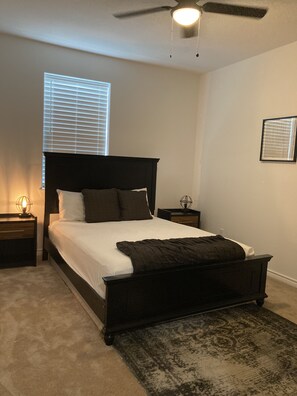 4 bedrooms, free WiFi - Amazing Spacious House in Ideal Location - Perfect for Large Groups! (Fort Worth)