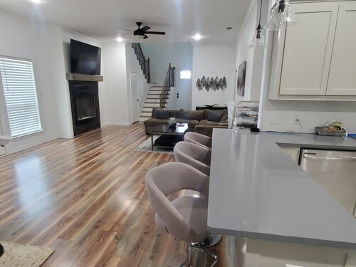 Amazing Spacious House in Ideal Location - Perfect for Large Groups!